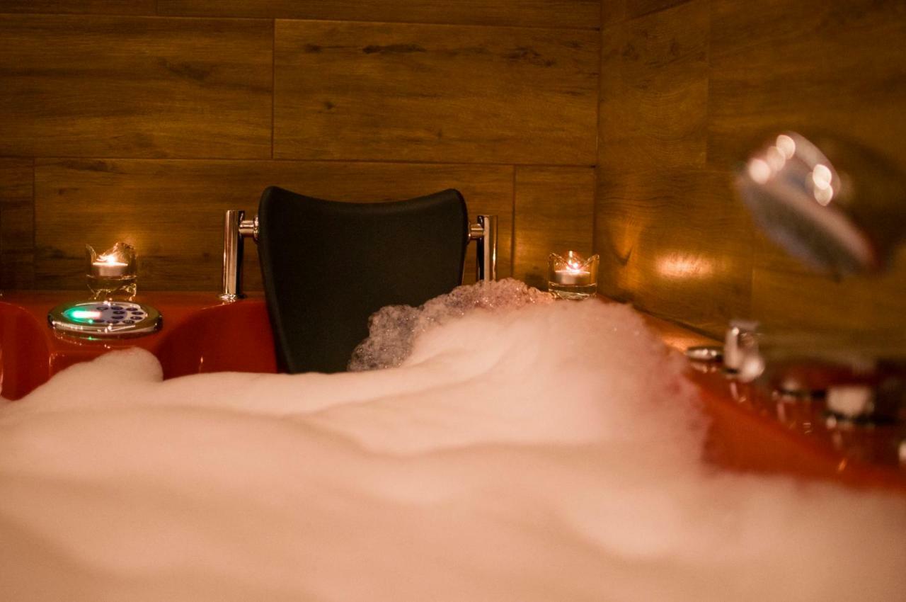 Jacuzzi Apartment Red 크라쿠프 외부 사진