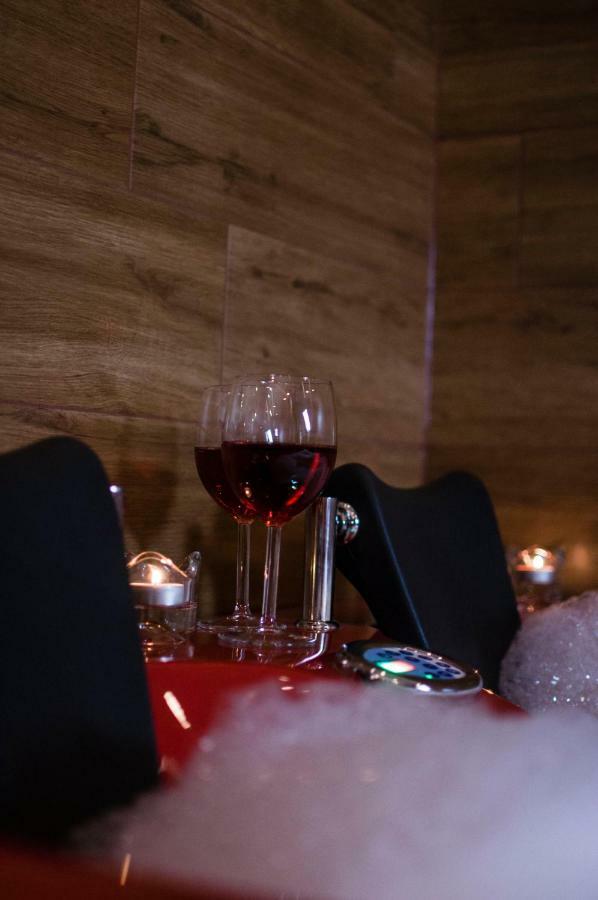 Jacuzzi Apartment Red 크라쿠프 외부 사진